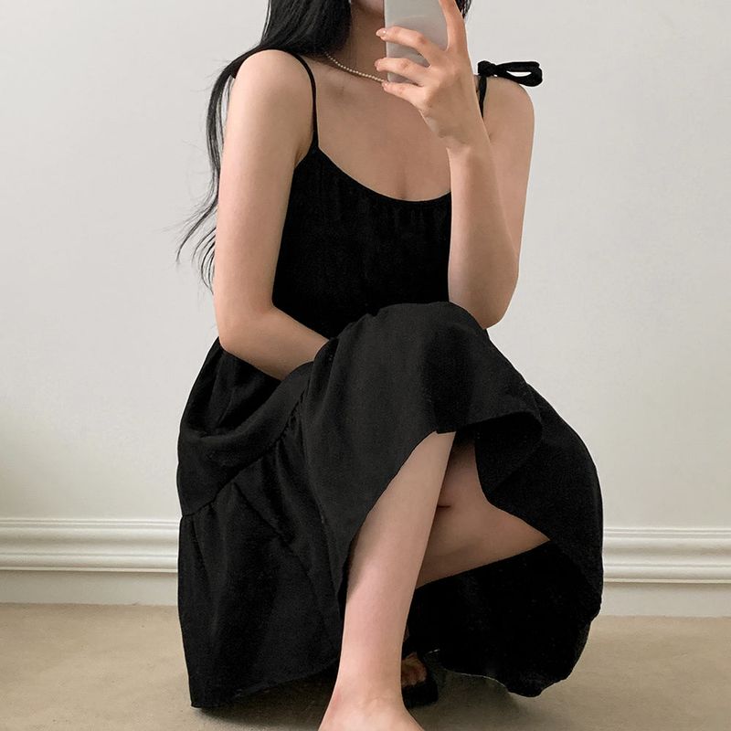 [Adjusting the strap] cancan sleeveless dress