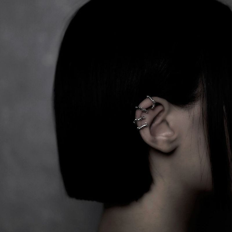 MICRO PIPE PIECES EAR CUFF