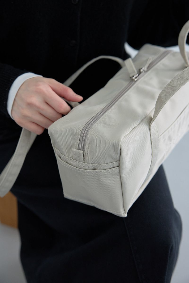compact duffle bag (light beige)
