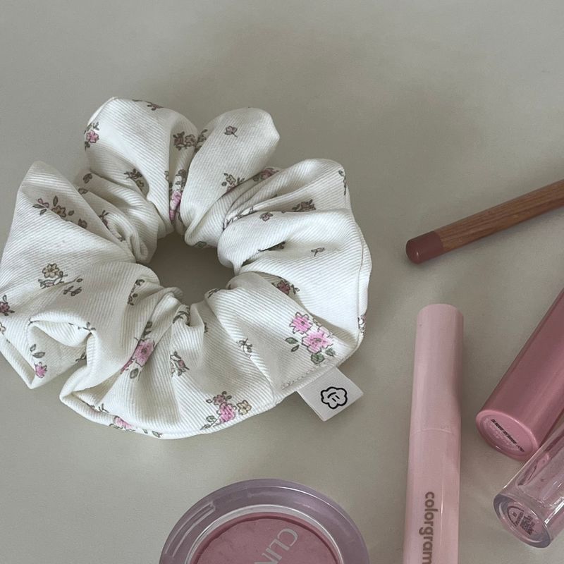 SPRING FLOWER SCRUNCHIE