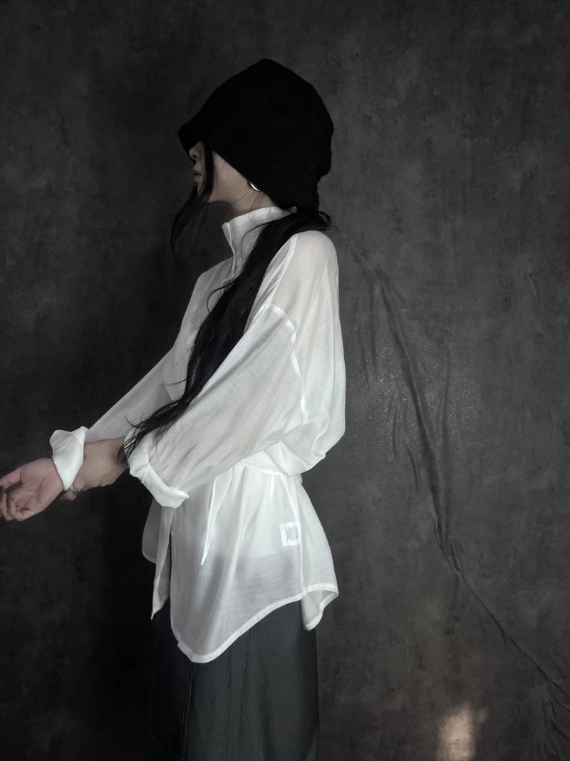 URBAN UNIQUE（アーバンユニーク）の「シフォンスカーフハイネックシャツ (2color)（トップス）」