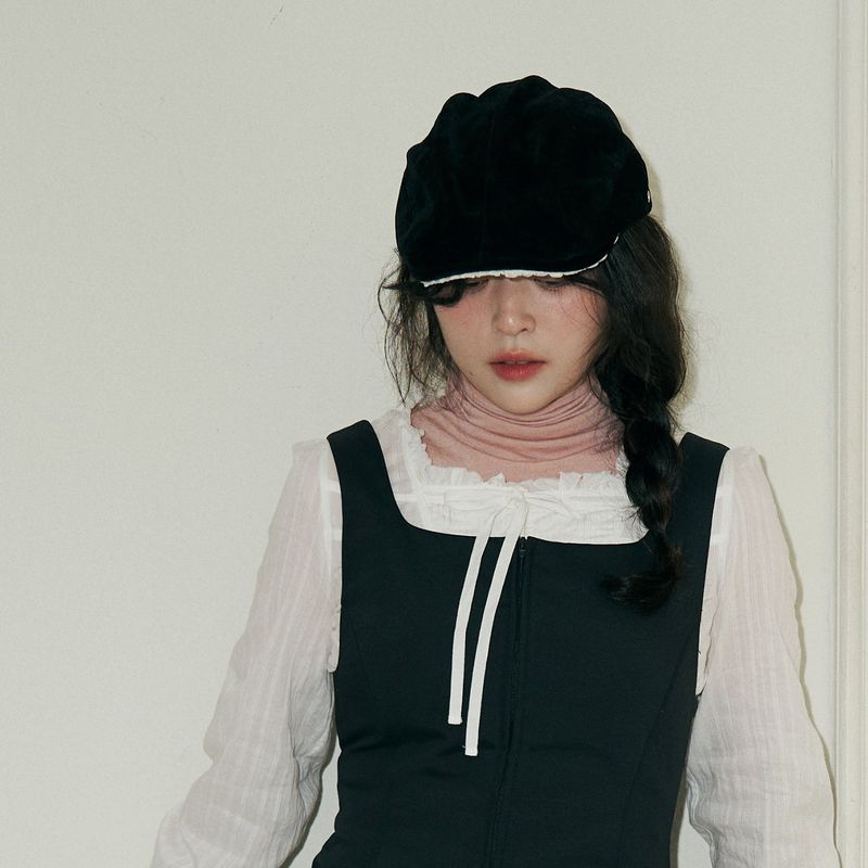 lace trimming hunting cap