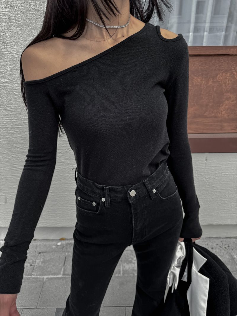 Cut Out Long Sleeve T-shirt