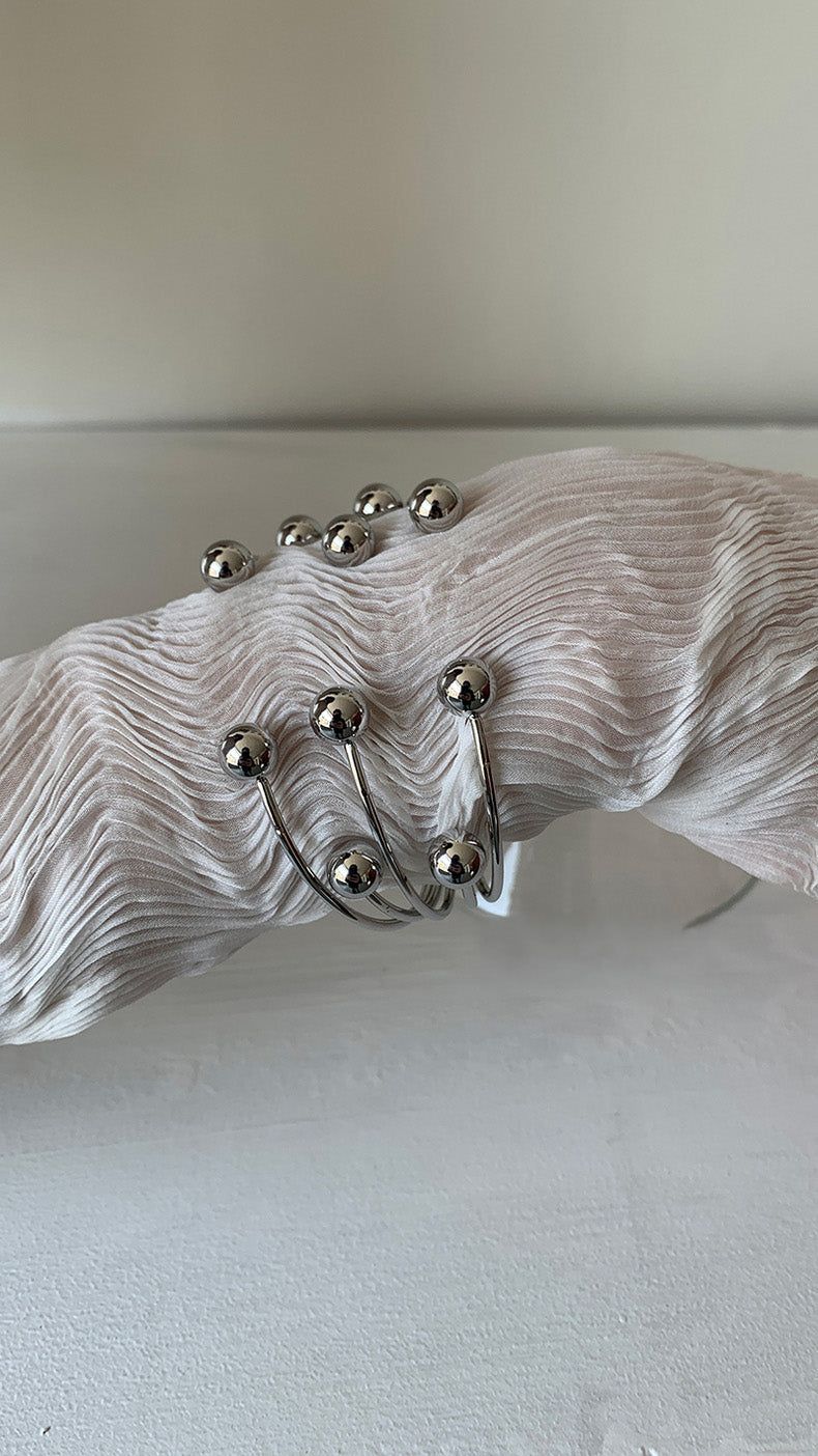 House of haus（ハウス オブ ハウス）の「シルバー ボール ピアス バングル（アクセサリー）」
