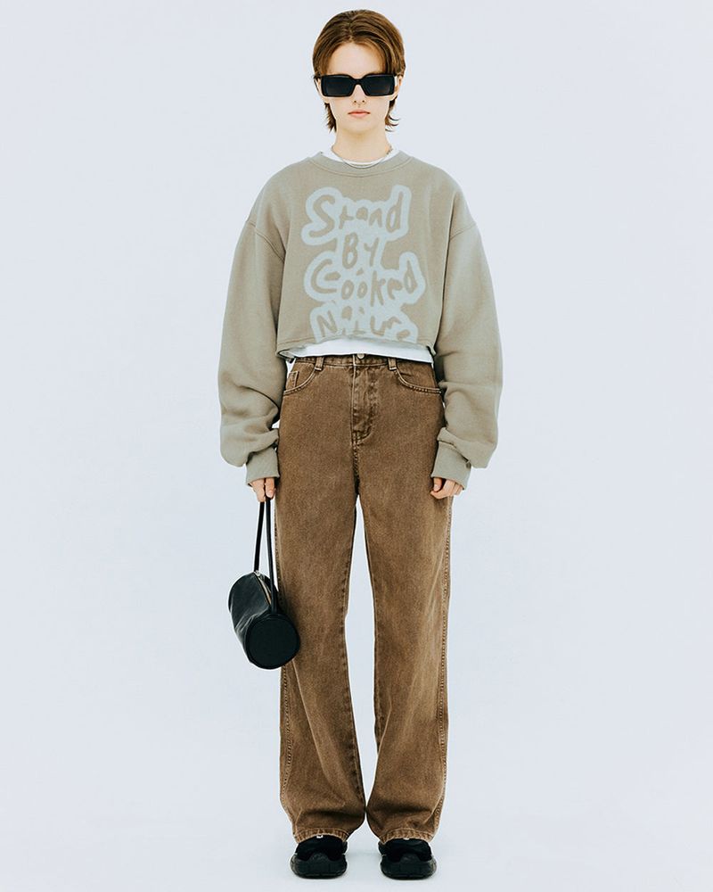NCOVER(エンカバー)の「OVER STENCIL TYPO CROP SWEATSHIRT-KHAKI(Tops)」