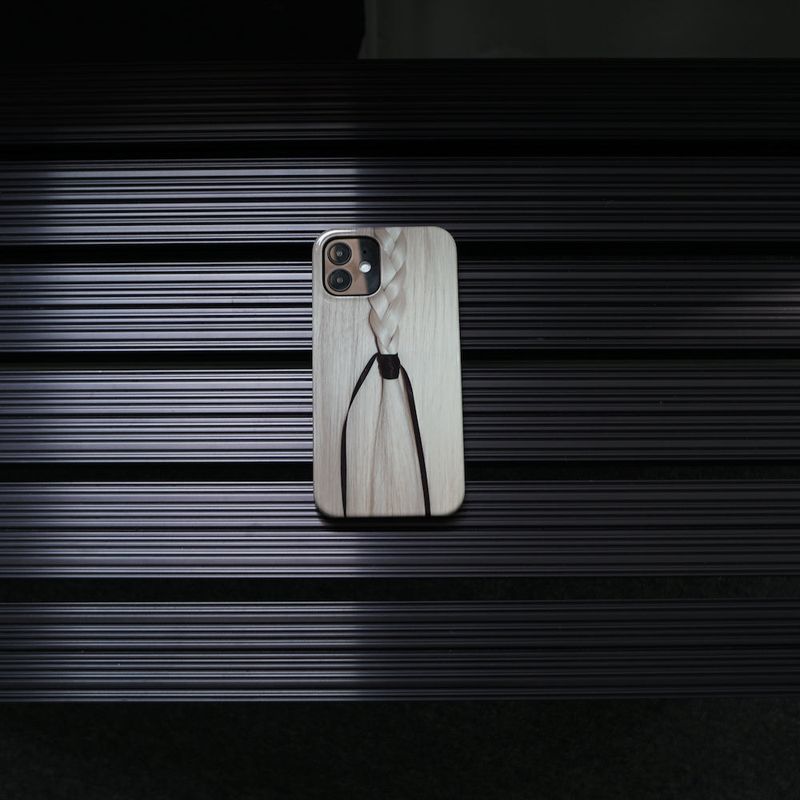 [MADE] blond glossy hard phone case (black)