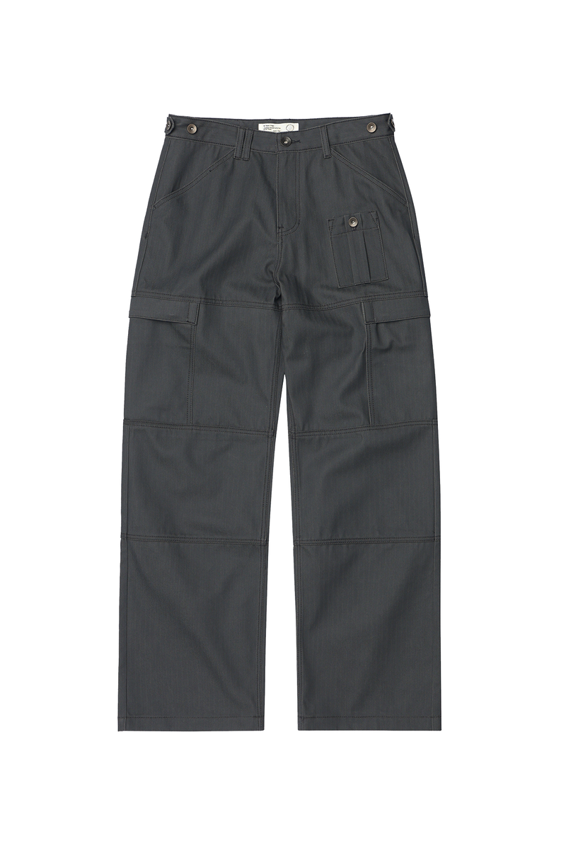 CHOWOO（チョウ）の「4パネル カーゴポケット ヘリンボーン ツイル パンツ (Gray)（パンツ）」