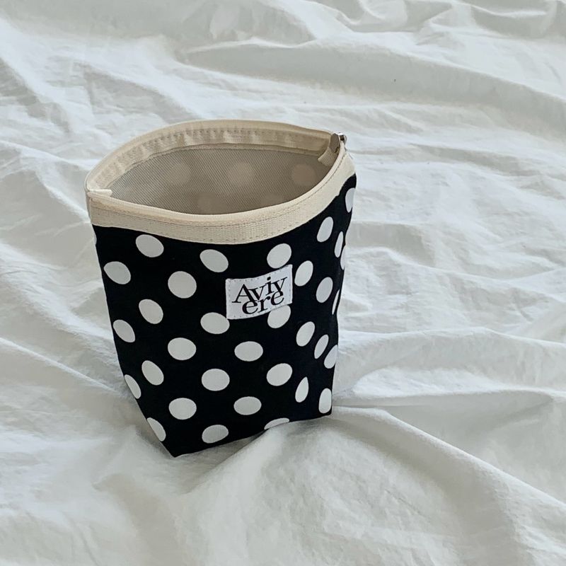 classic pouch_dot middle black
