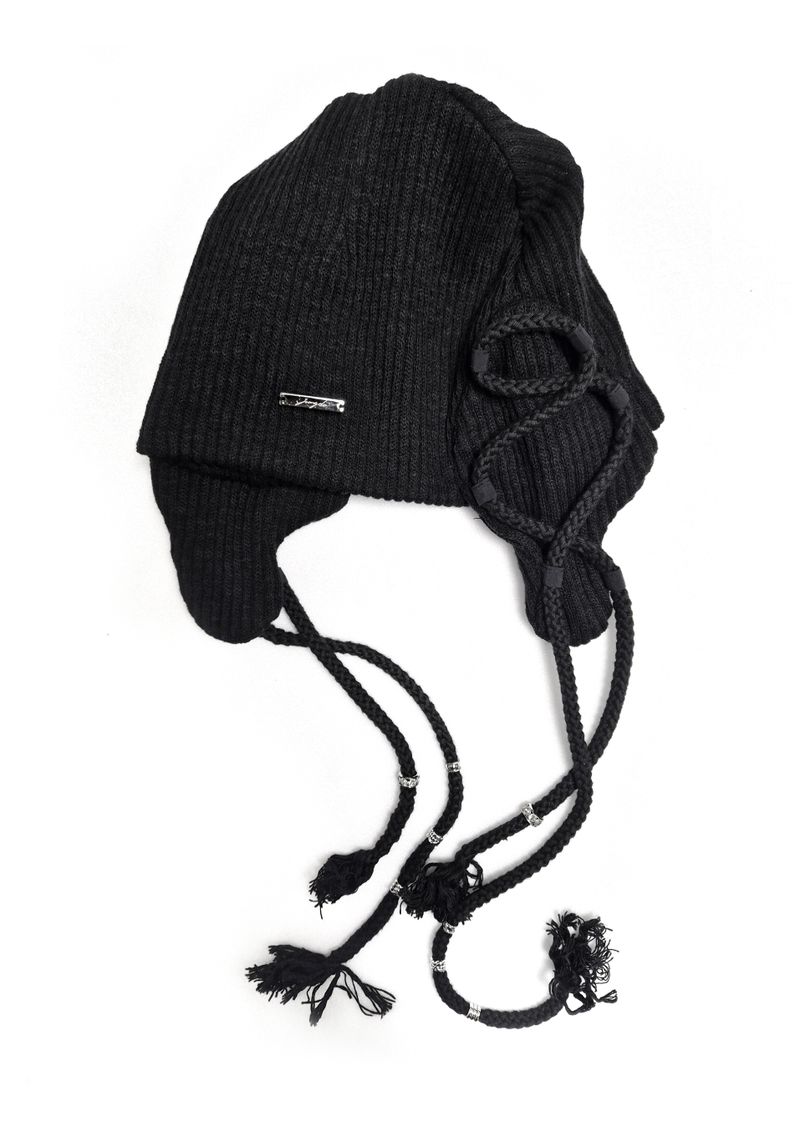 EARFLAP DRAG BEANIE . BLACK