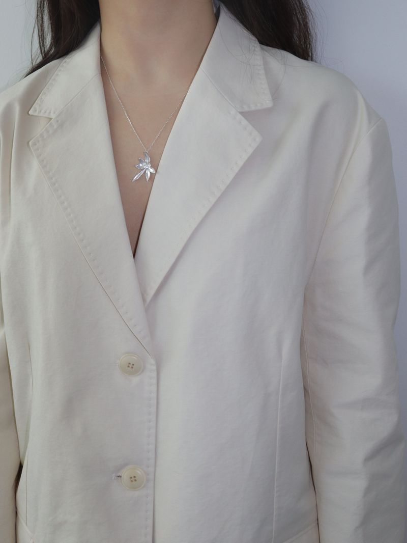 FLOWER NECKLACE (Medium)