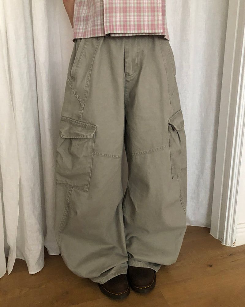 WONDER WONDER（ワンダーワンダー）の「Liqu Panel Curved Wide Cargo Pants（Pants）」