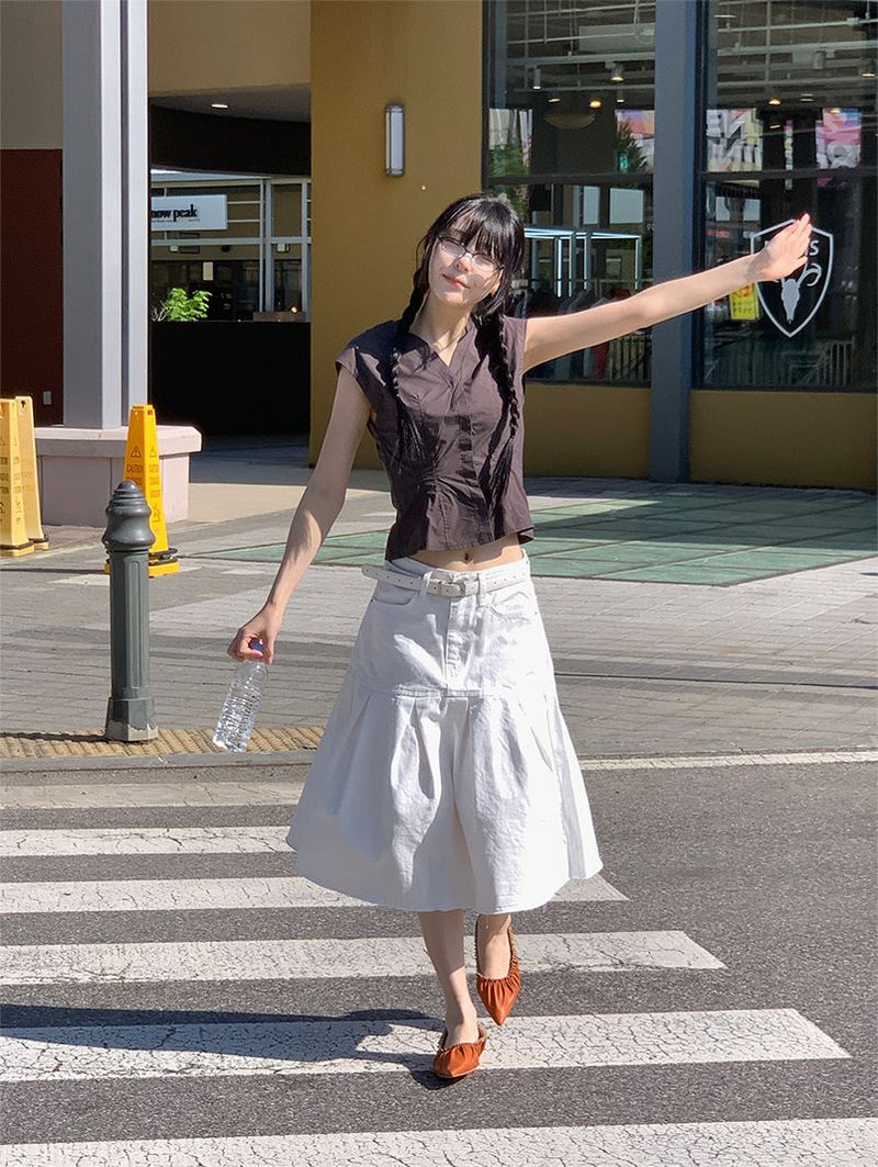 SNAP BUTTON SLEEVELESS BLOUSE