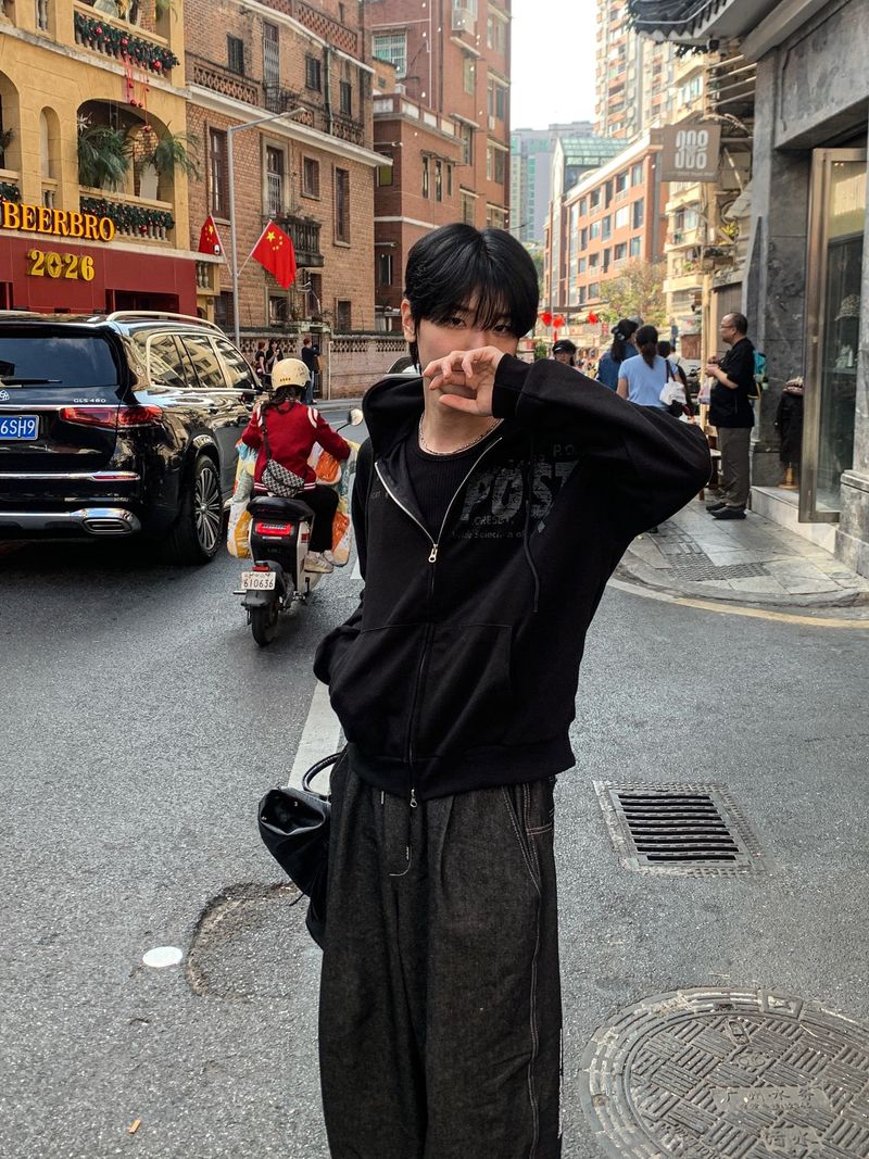 WHAT A LOOK（ワット ア ルック）の「ゲンZポストフードジップアップ（トップス）」