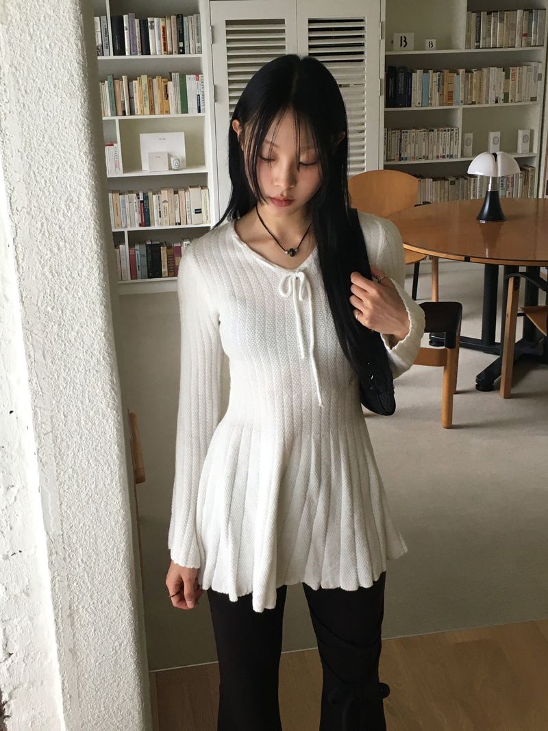 Shining wool ribbon strap punching knit dress