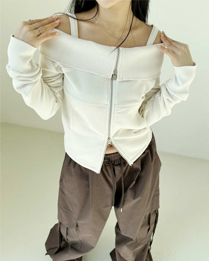 CCORTTI(コルッティ)の「OFF-SHOULDER + 2-WAY ZIP-UP💛🤍🖤 - 2 COLORS(Tops)」