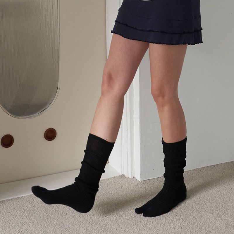 OVT-U(オーブイティーユー)の「Ribbed Tabi Knee Socks_4 color(Fashion Accessories)」