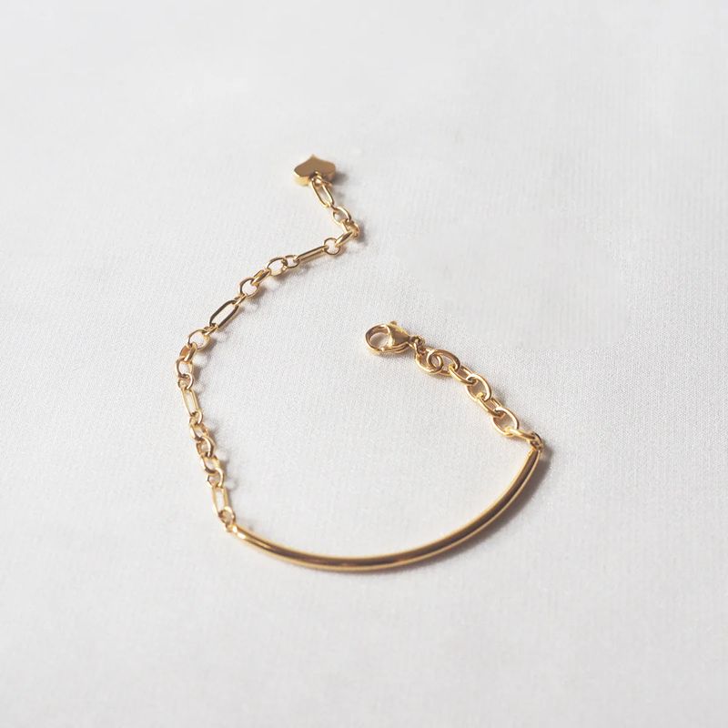 éclater（エクラテ）の「Heart Curved Bar Bracelet（Accessories）」