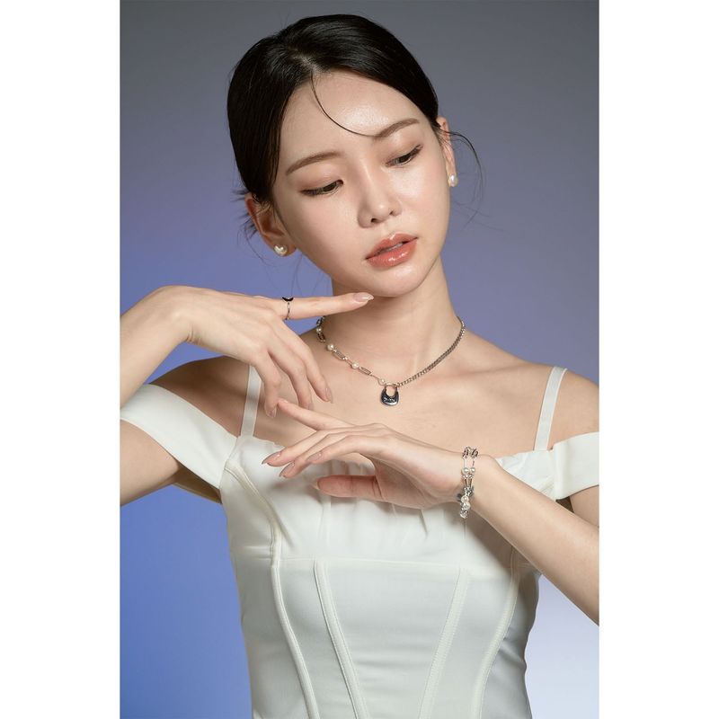 Hobo Bag Pearl Chain Necklace