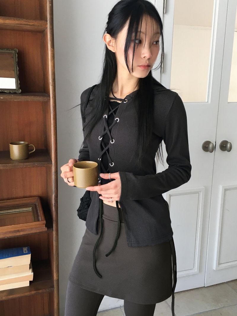 WONDER WONDER(ワンダーワンダー)の「Thein corset strap slim hooded sweatshirt(Tops)」