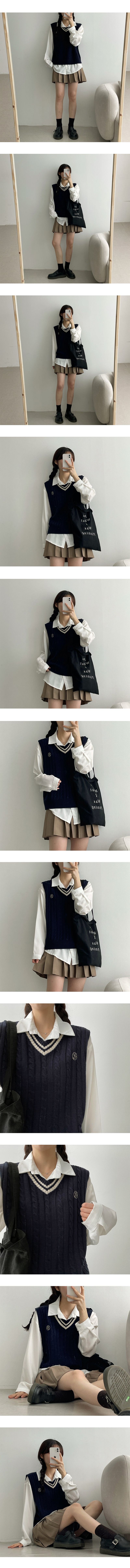Ils embroidered V-knit vest