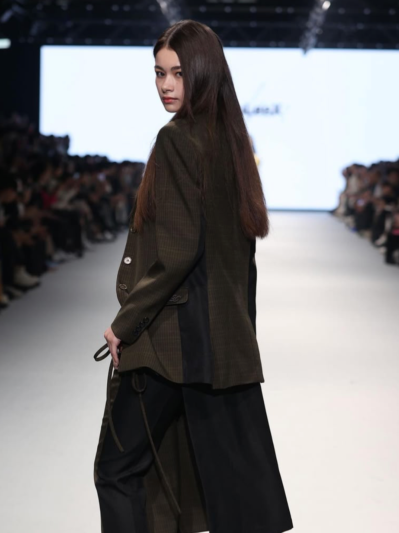 Olive Staggered Line Skirt Trousers