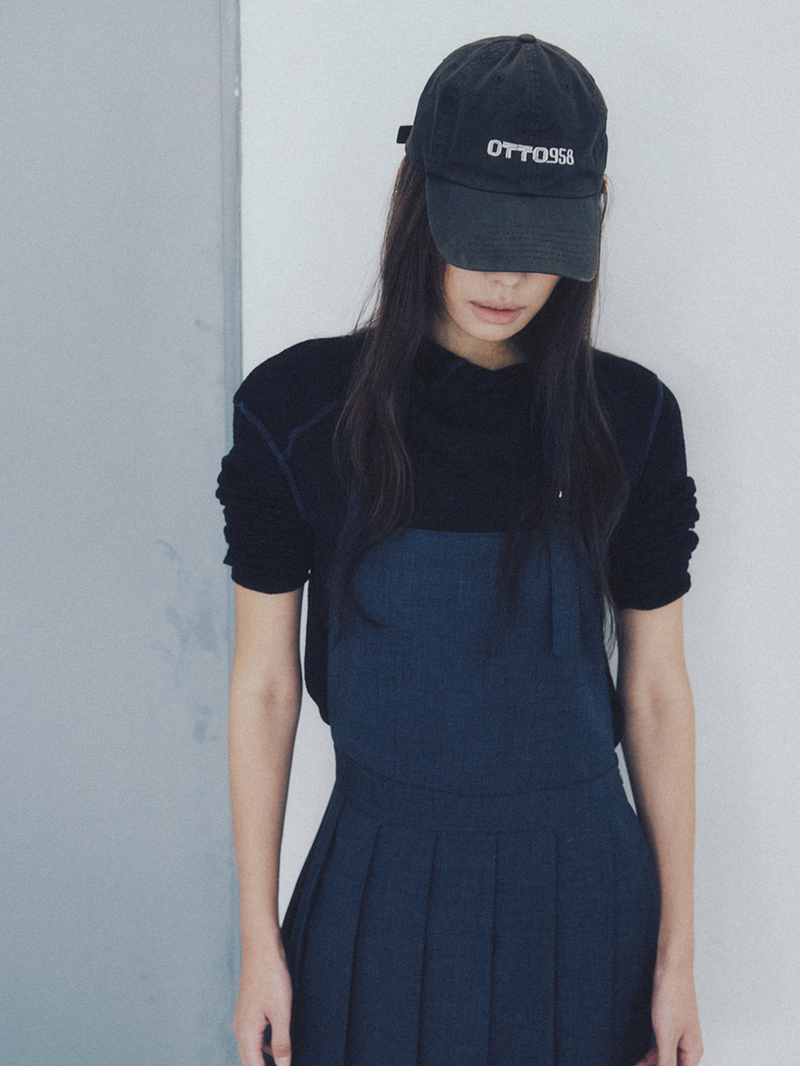 Unbalanced Stitch Turtleneck Tee Black