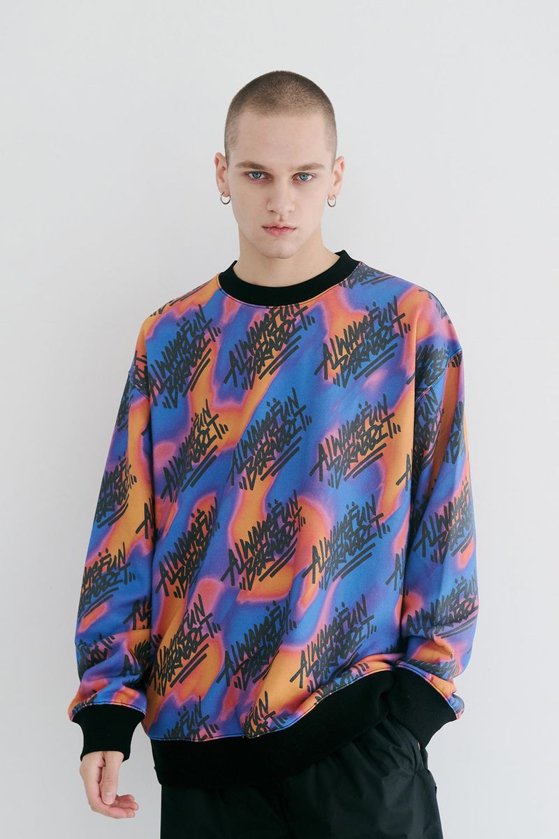 BSRABBIT（ビエスラビット）の「BSR2223FWPO078 FUN SCIBBLING ALL OVER CREWNECK NEON SIGN（Tops）」