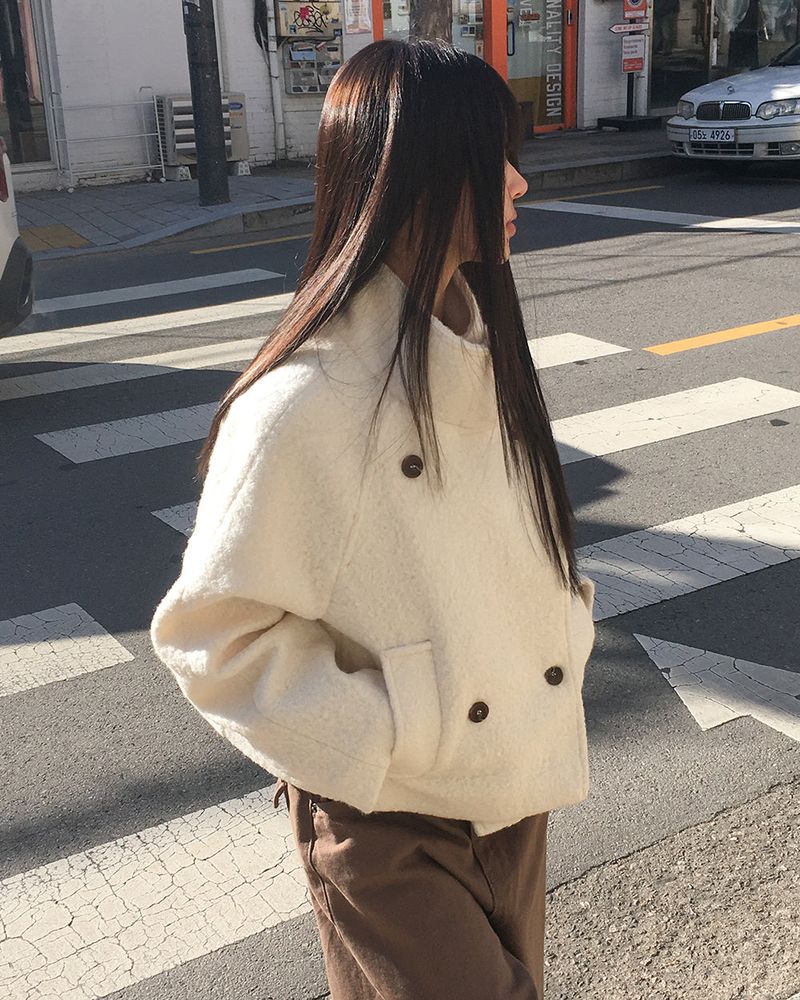 WONDER WONDER（ワンダーワンダー）の「エモンバックルダブルツーボタンハイネックキルテッドショートコート（ジャケット/アウター）」