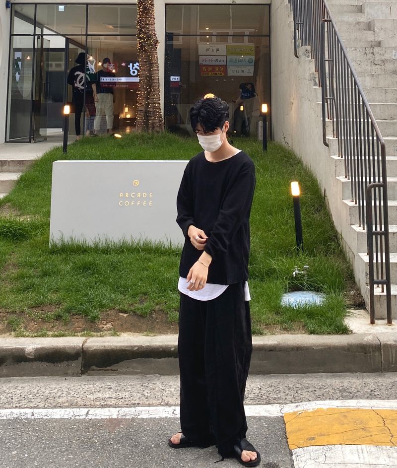 Long layered U neck sleeveless T shirt