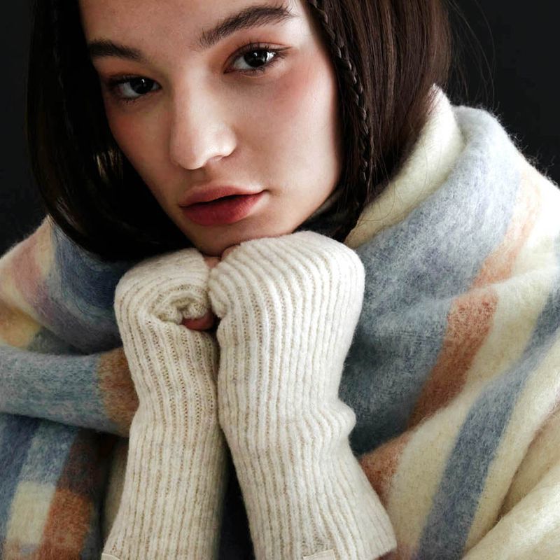 OVT-U（オーブイティーユー）の「Flat Finger Less hand Warmer（Fashion Accessories）」