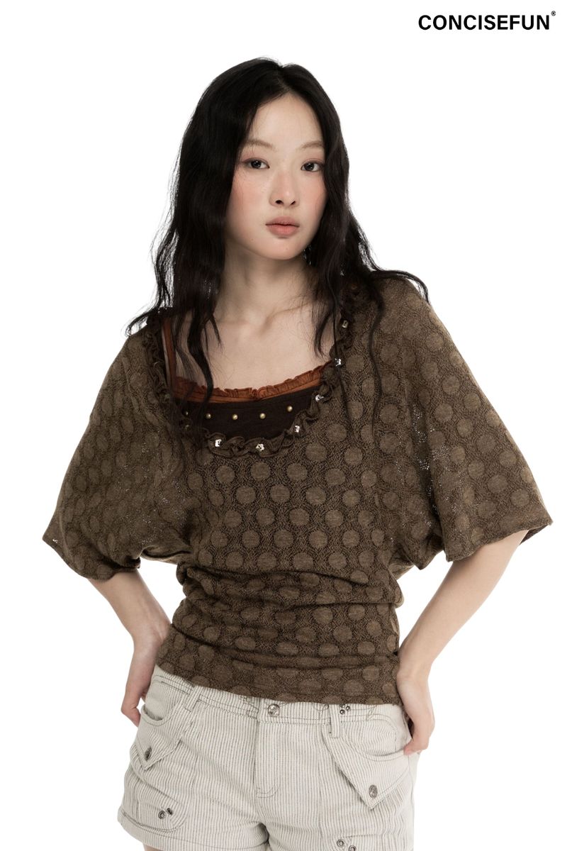 CONFUN（コンファン）の「CONFUN Round-necked Loose Tunic with Decorative Pinstripe Embroidery and Button Closure（Tops）」
