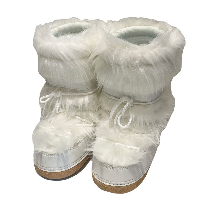 Snow boots
