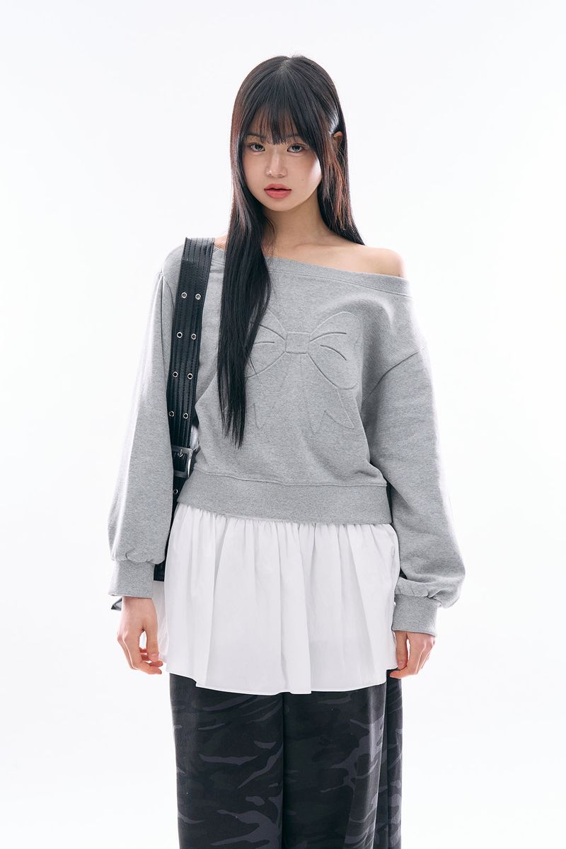 Raucohouse（ラウコハウス）の「Ribbon embo off-shoulder sweatshirt（Tops）」