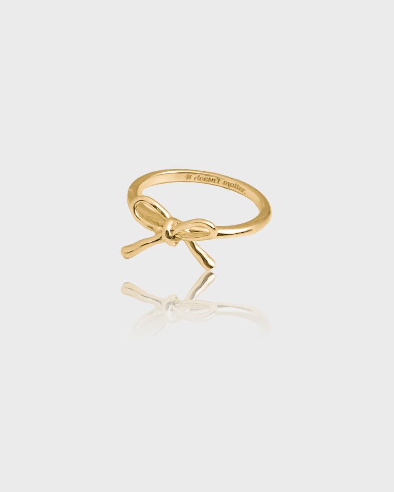 it doesn't matter.(イットダズントマッター)の「Teeny ribbon ring (Gold) (Accessories)」