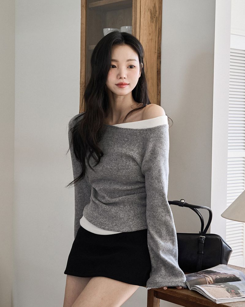 MAYBINS（メイビンス）の「Uhan Contrast Unbalanced T-shirt（Tops）」
