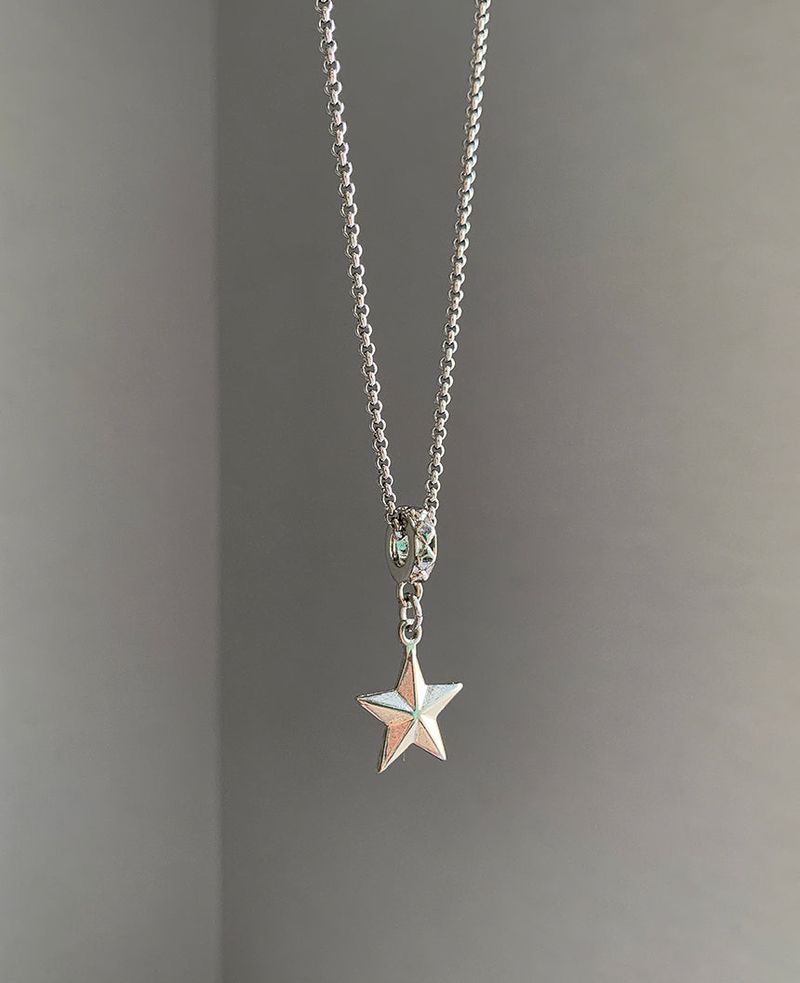 Loop Star necklace