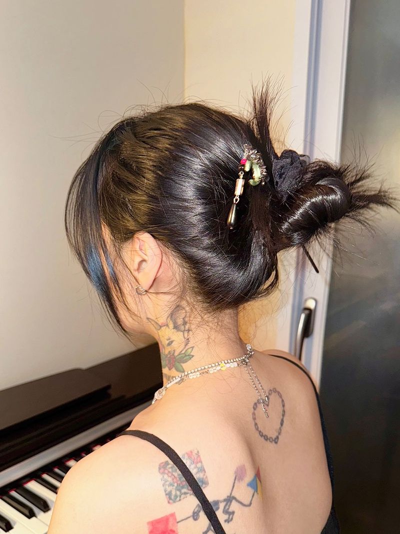 Black goth moon ornamental hairpin