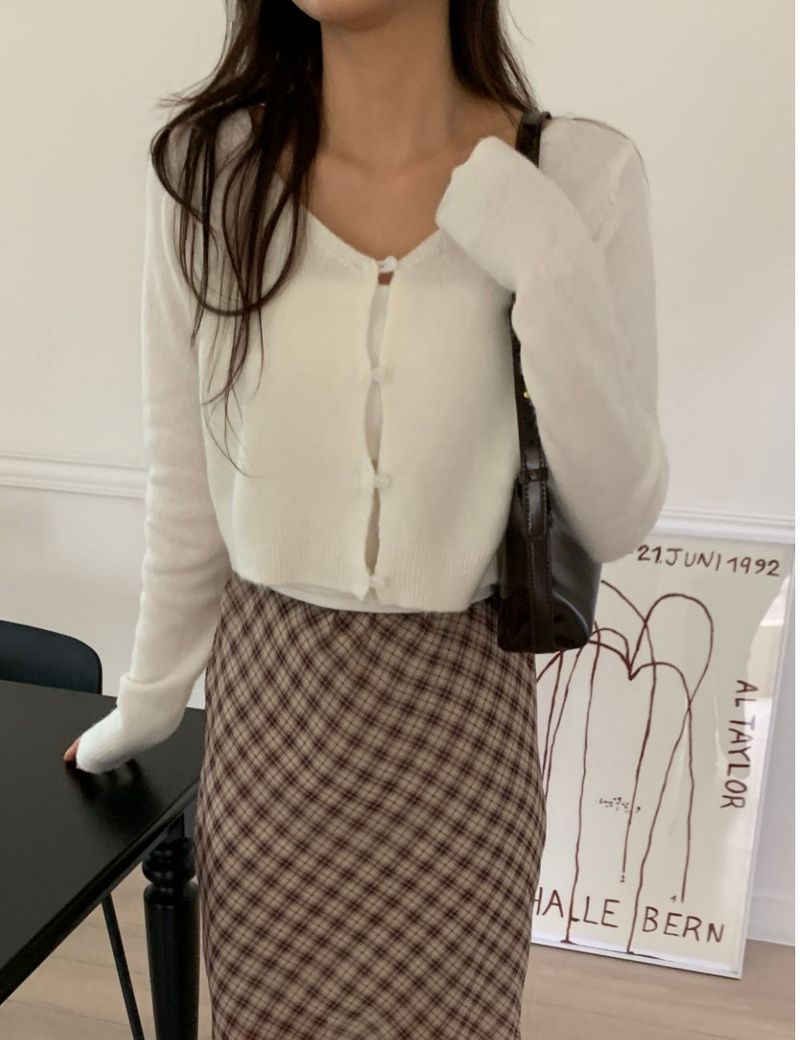 Creamy V-neck cardigan