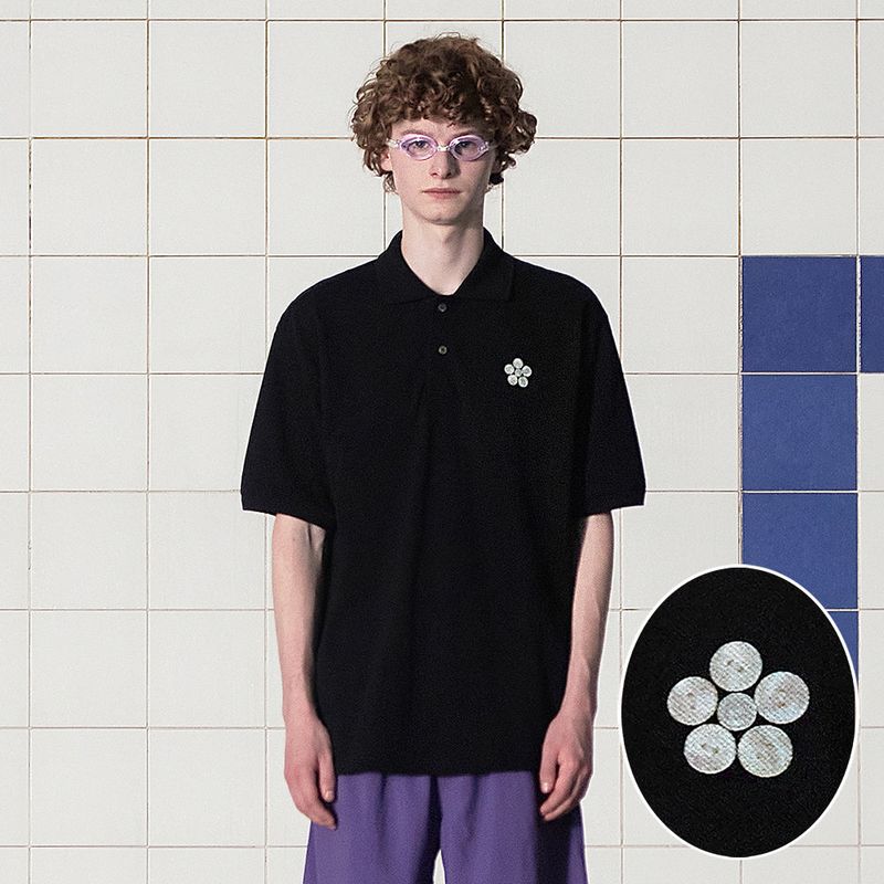UNALLOYED（アナロイド）の「BUTTON FLOWER PK POLO SHIRT / BLACK（Tops）」
