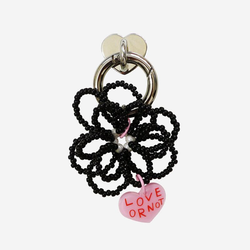 Love or not（ラブオアノット）の「[MADE]ブラックフラワービーズキーリング&トック（スマホグッズ/小物）」