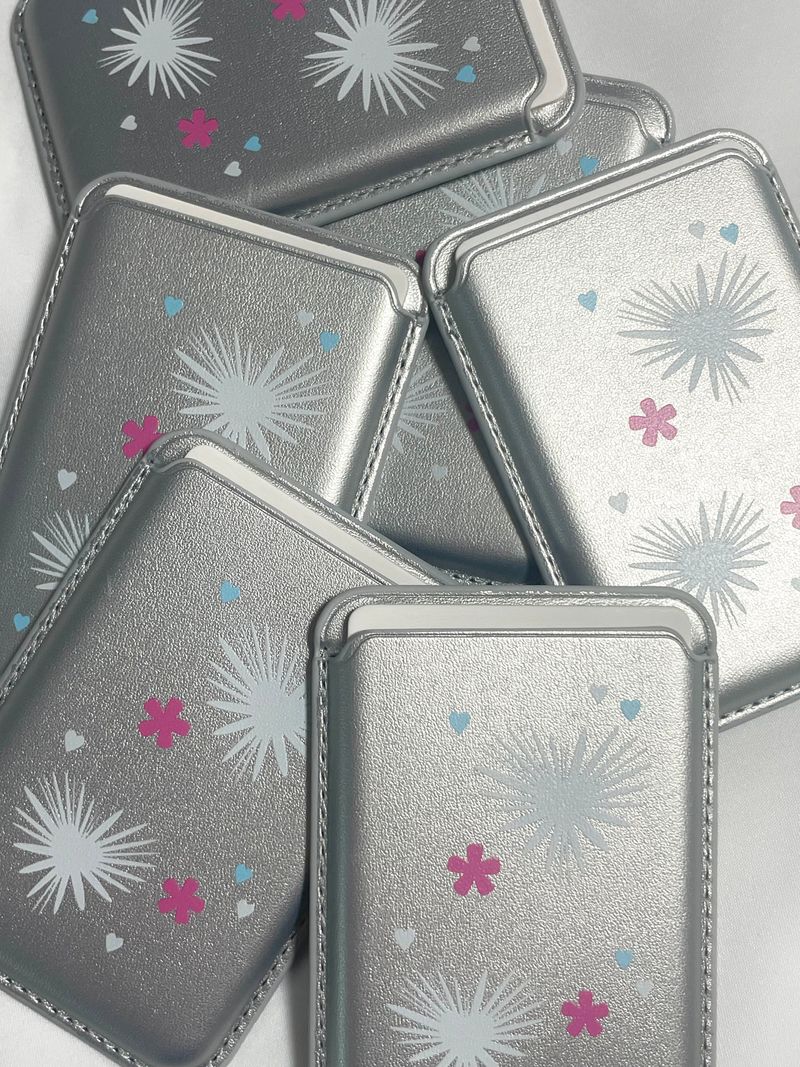 BENEE（ベニー）の「magsafe leather card wallet snowflack（Smartphone Accessories）」