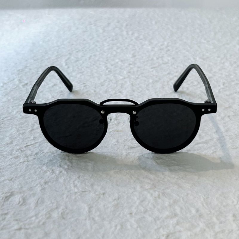 Refined Stud Round Frame