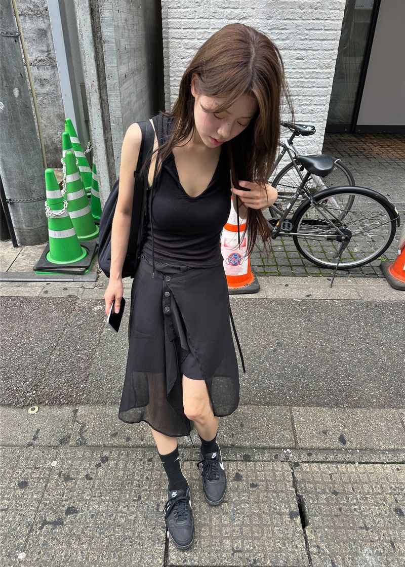 WOOHWA（ウファ）の「HOODIE OFF SLEEVELESS（Tops）」