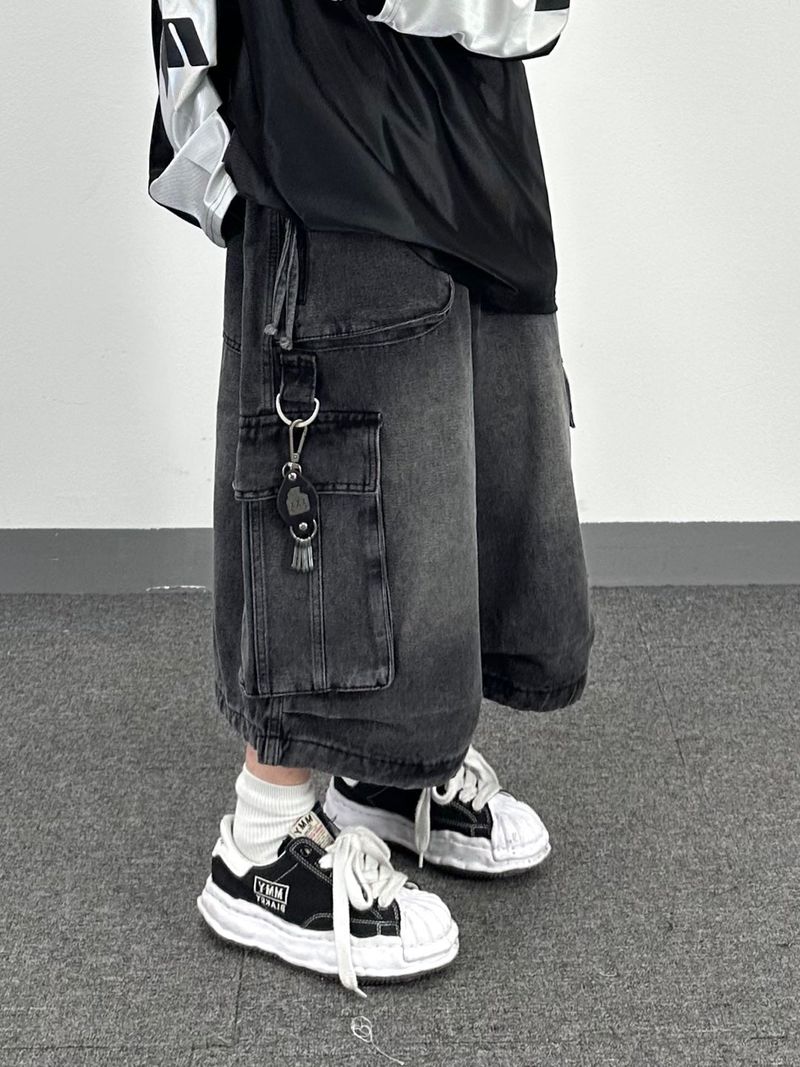d-ring cargo shorts