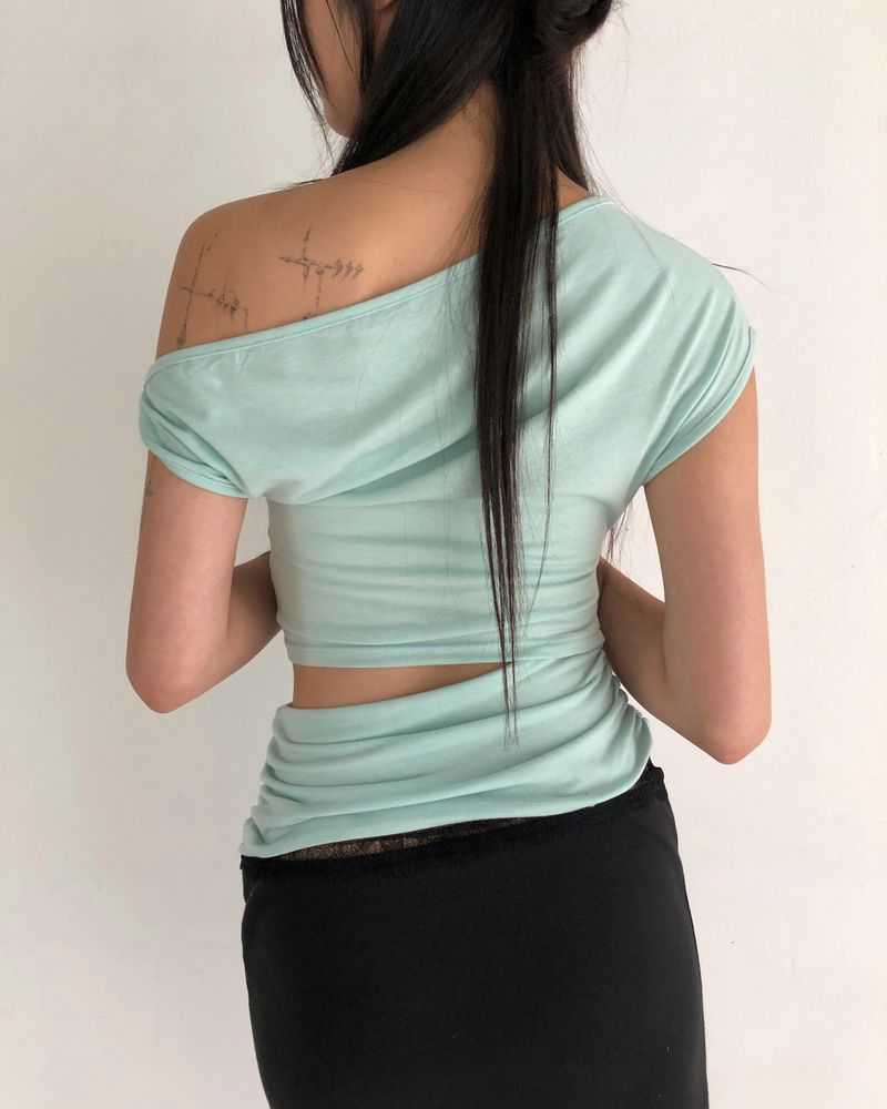 Hochi Cut-Out Off-Shoulder Short Sleeve T-Shirt