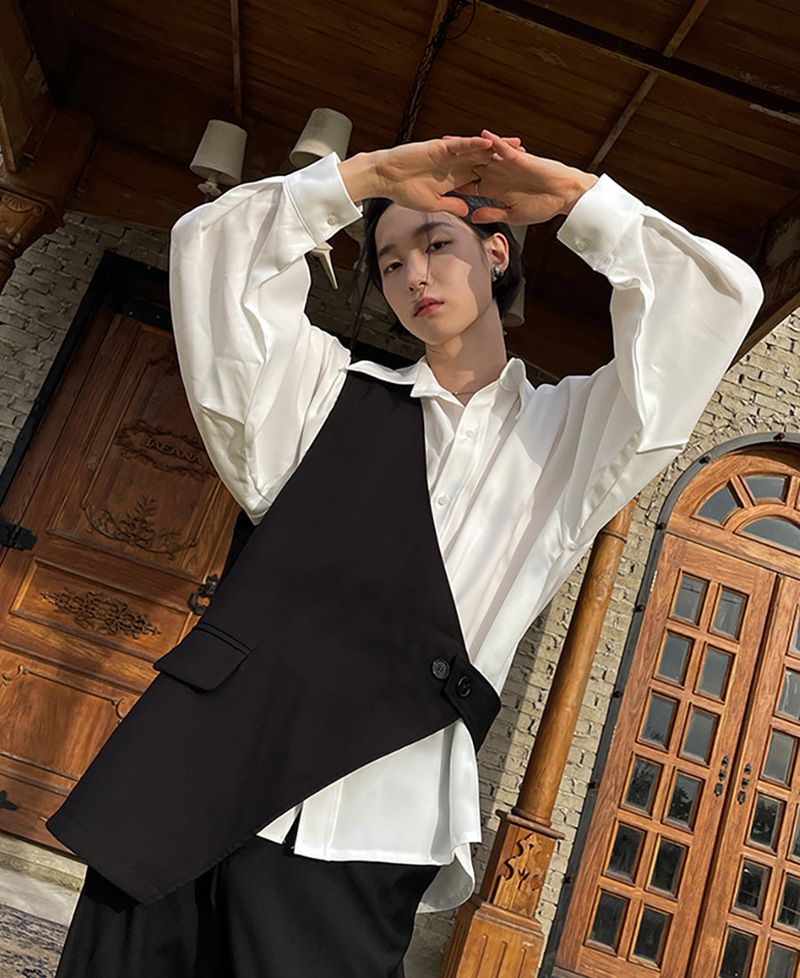 2PLAN（ツープラン）の「[自主制作]ボールドボタンベスト2 color（Tops）」