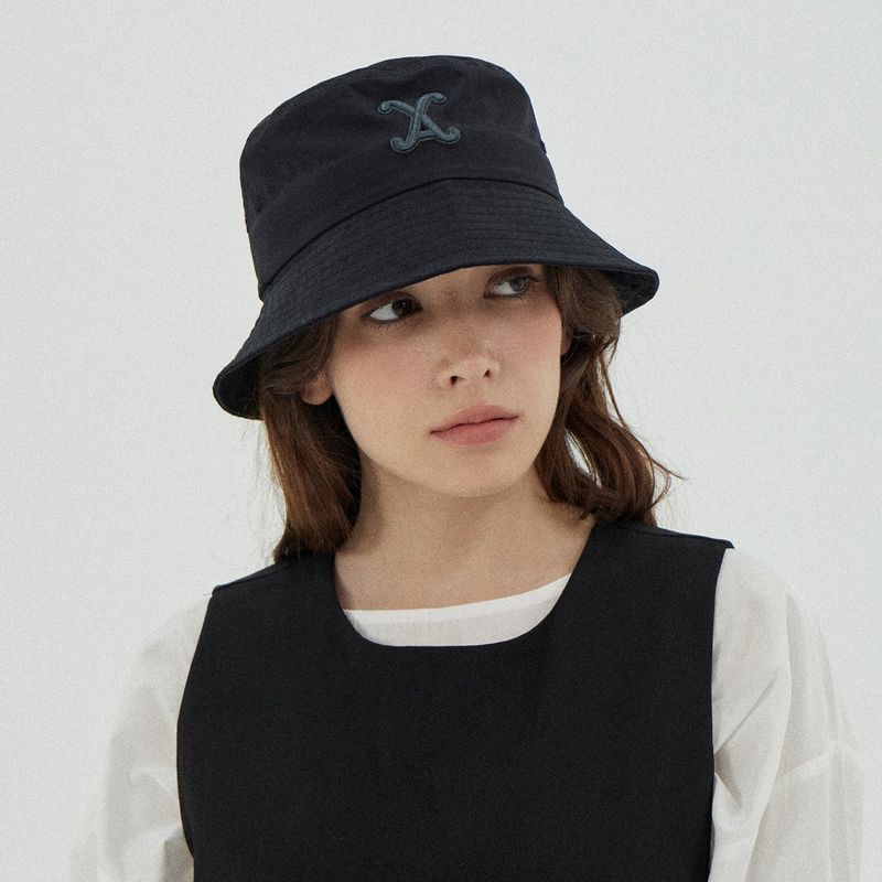 VA Curved Logo Nylon Bucket Hat / Black