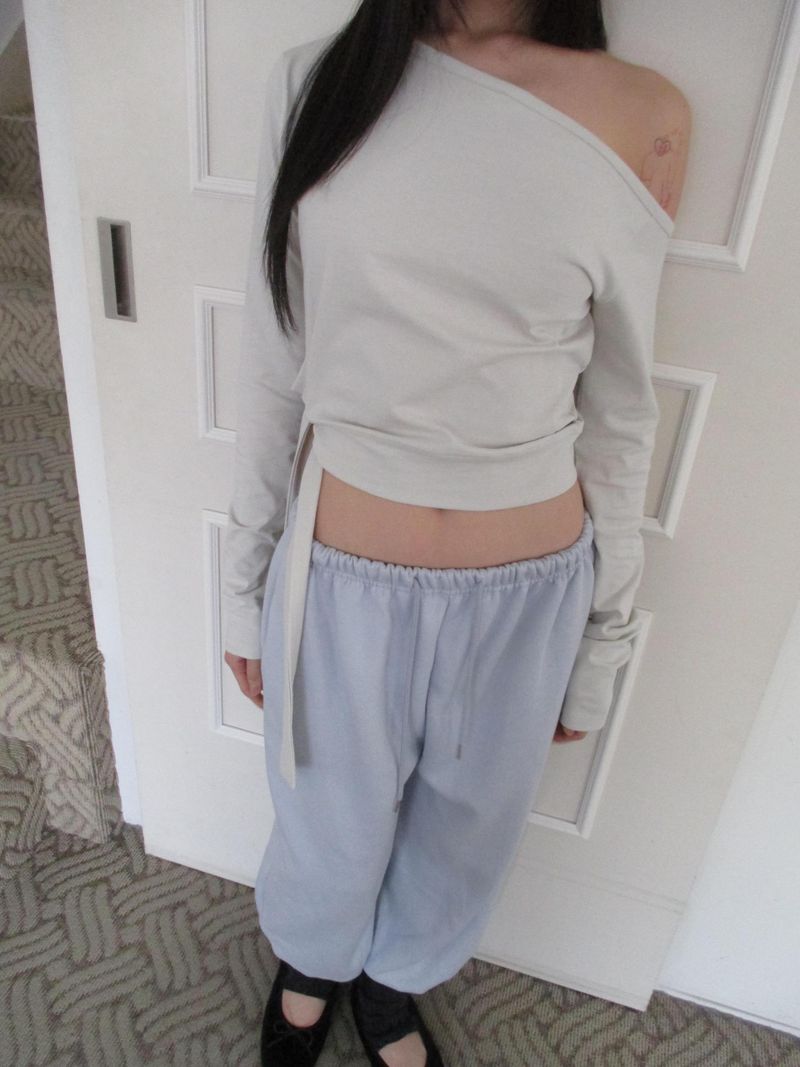 timelineseoul（タイムラインソウル）の「off strap t（Tops）」