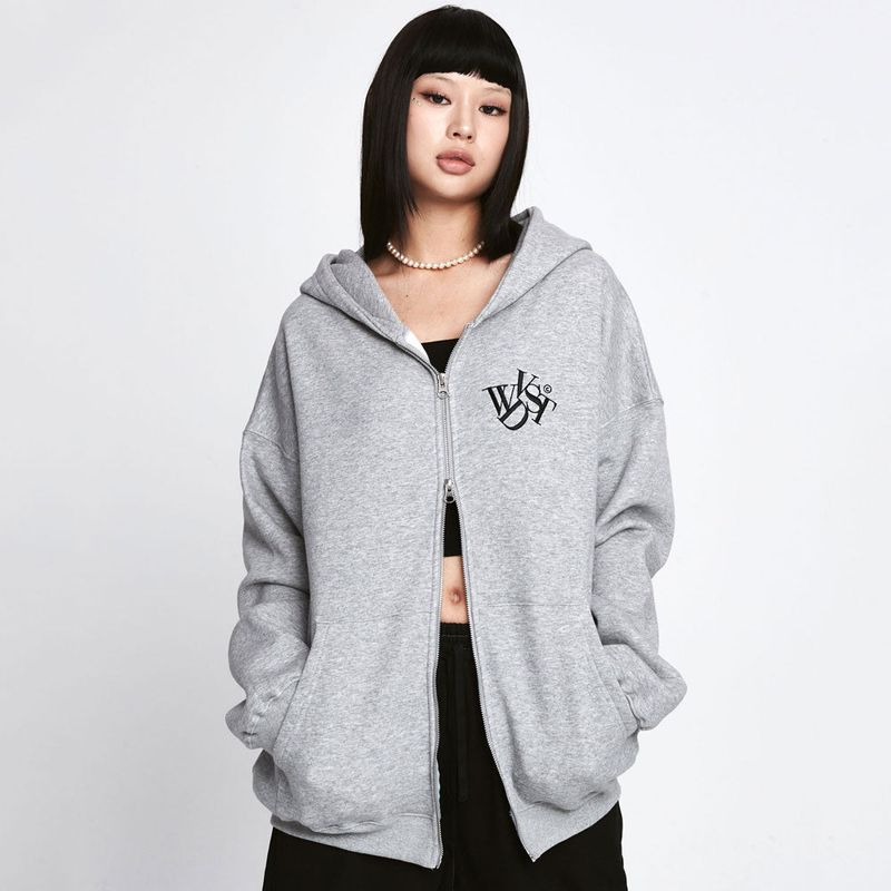 wonder visitor（ワンダービジター）の「22 Logo Hood Zip-up [2 Color]（Tops）」