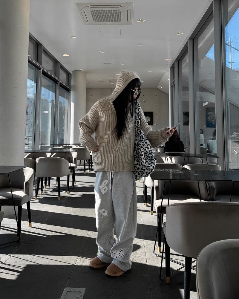 Alice in woderland sweat pants (Unisex)